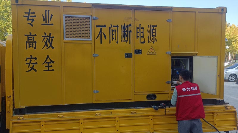 城口柴油发电机组和UPS电源配合使用时，如何避免切换过程中的电力中断？